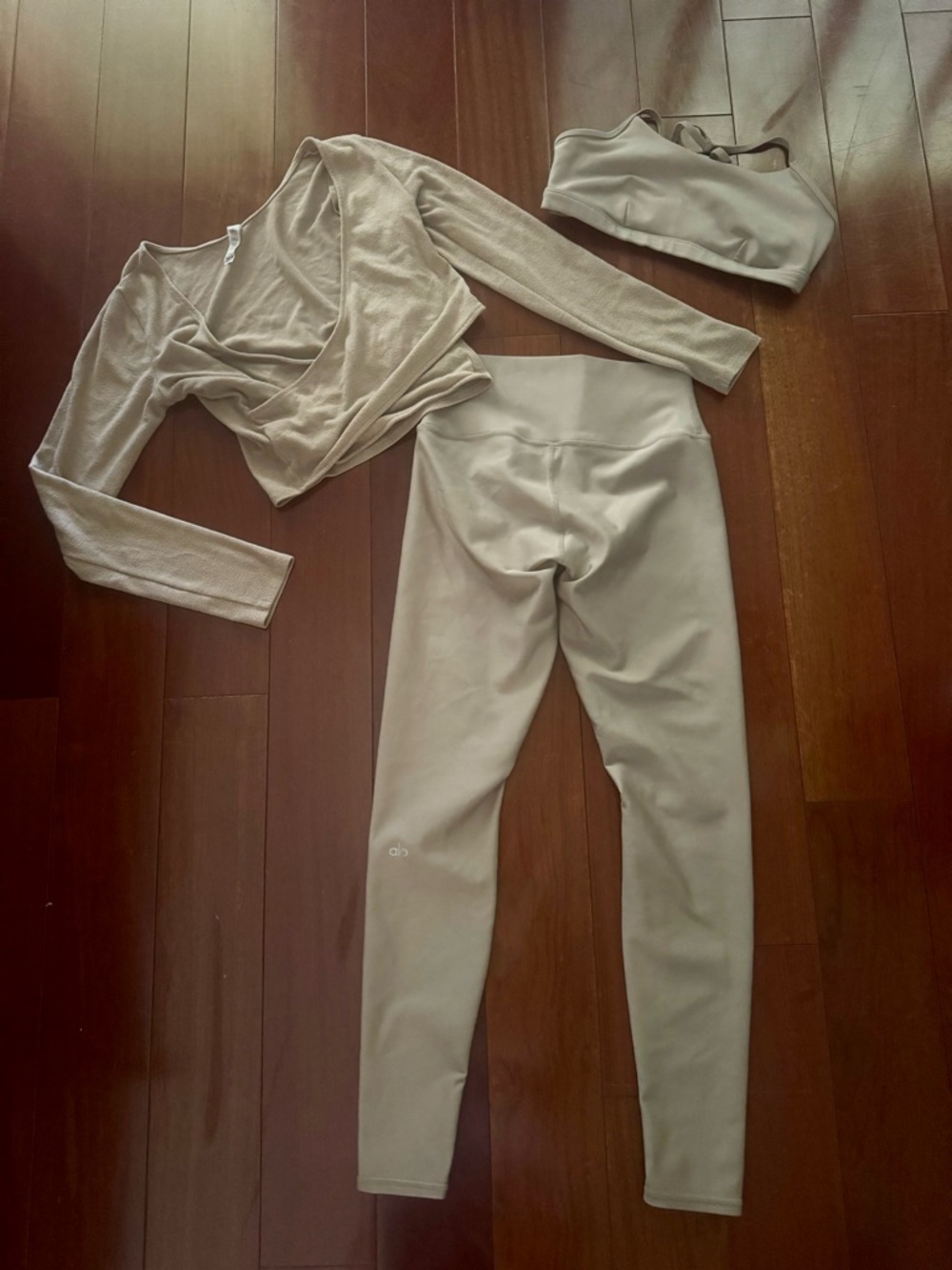 3-Piece Alo Airlift Set in Gravel Size Large